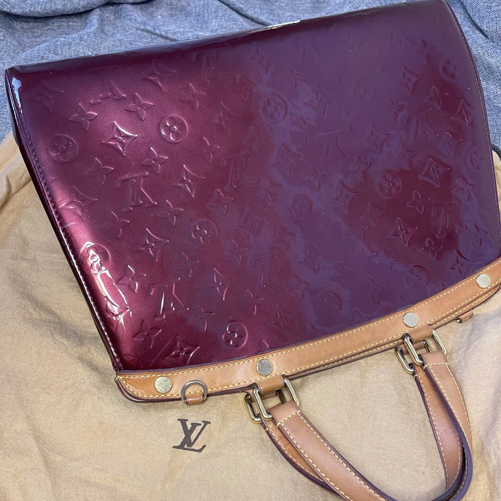 LOUIS VUITTON LV Brea Amarante Monogram Vernis